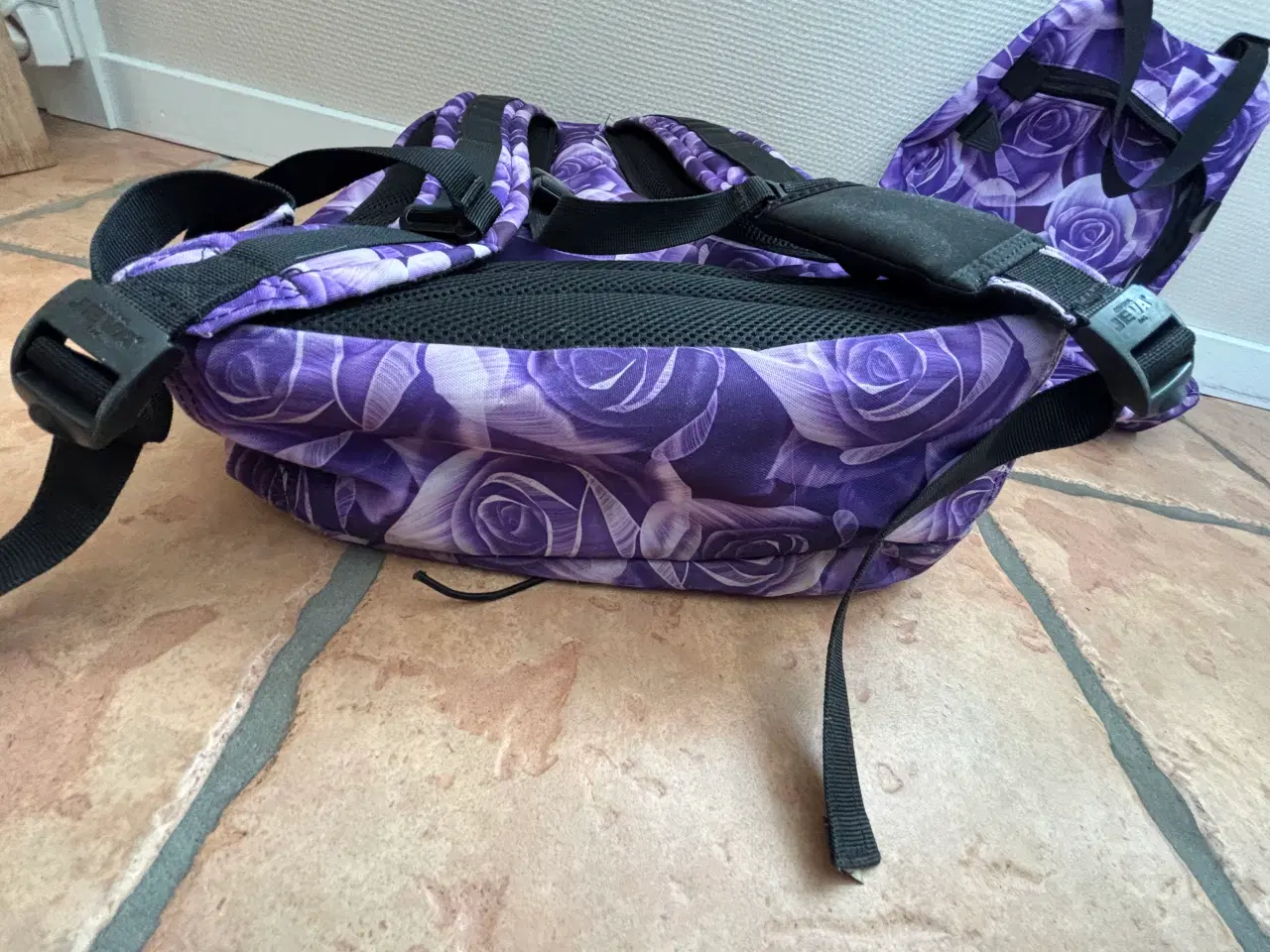 Billede 3 - Jeva skoletaske / rygsæk stof lilla mønster