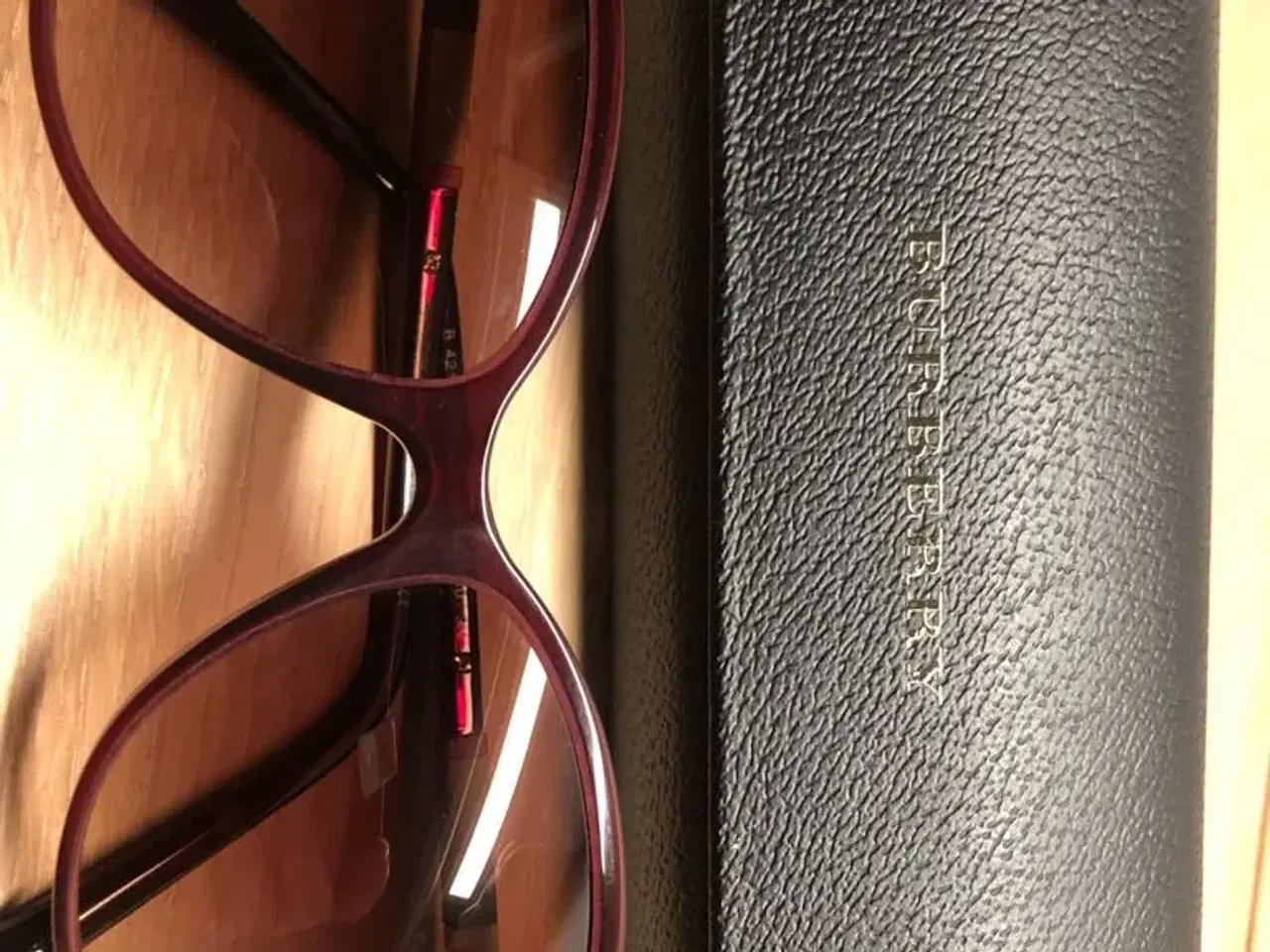 Billede 1 - Burberry  solbrille
