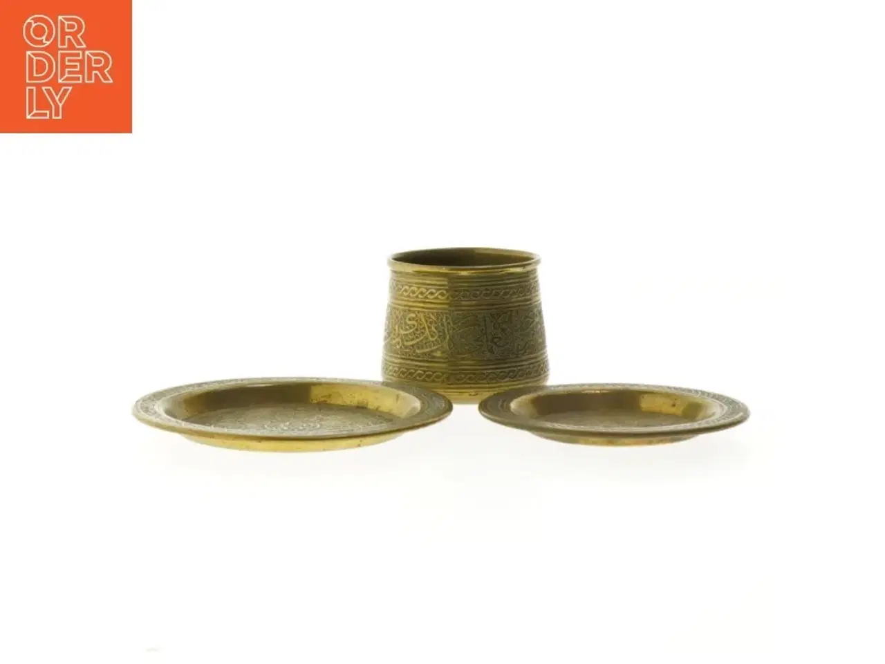 Billede 1 - Messingsæt med graveringer (str. Ø. 11,5 cm. og. 9,5 cm. og 5,5 cm)