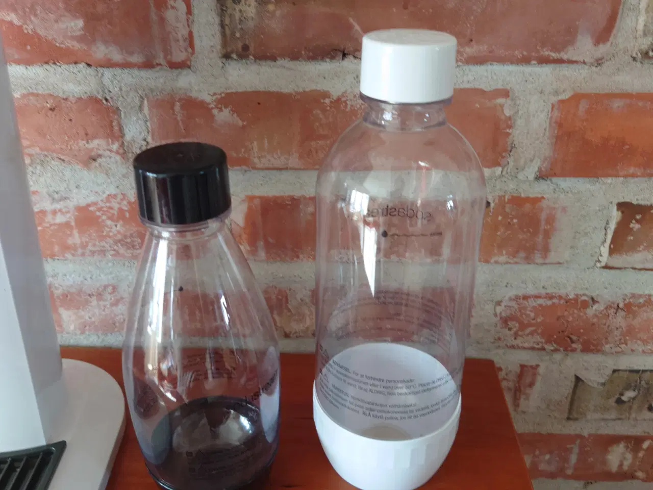 Billede 3 - Hvid sodasream med to flasker og Co2 