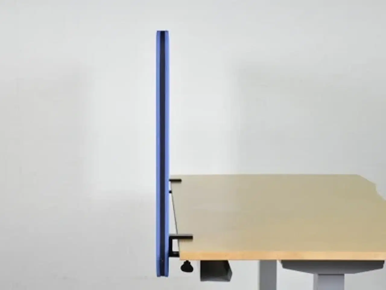 Billede 2 - Lintex bordskærm i blå, inkl. 2 sorte beslag