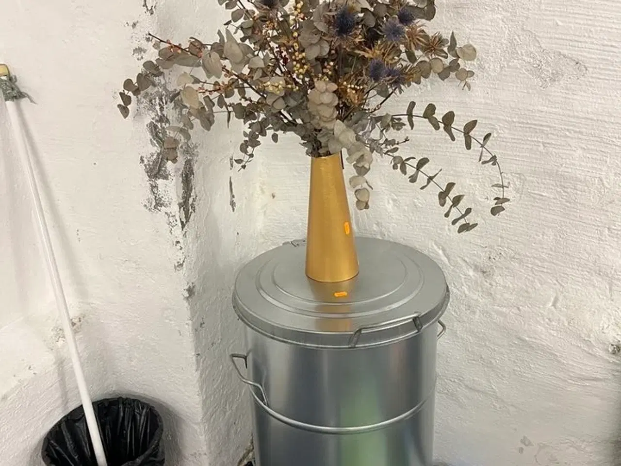 Billede 1 - Tønde og buket i vase