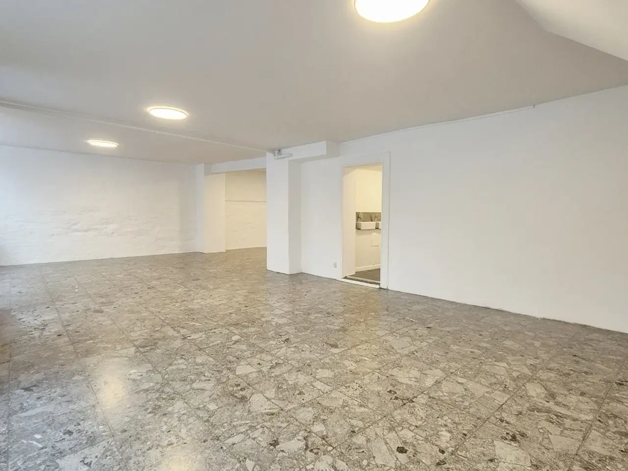 Billede 2 - Butik/Bar/Café til leje - Momsfrit uden afståelse