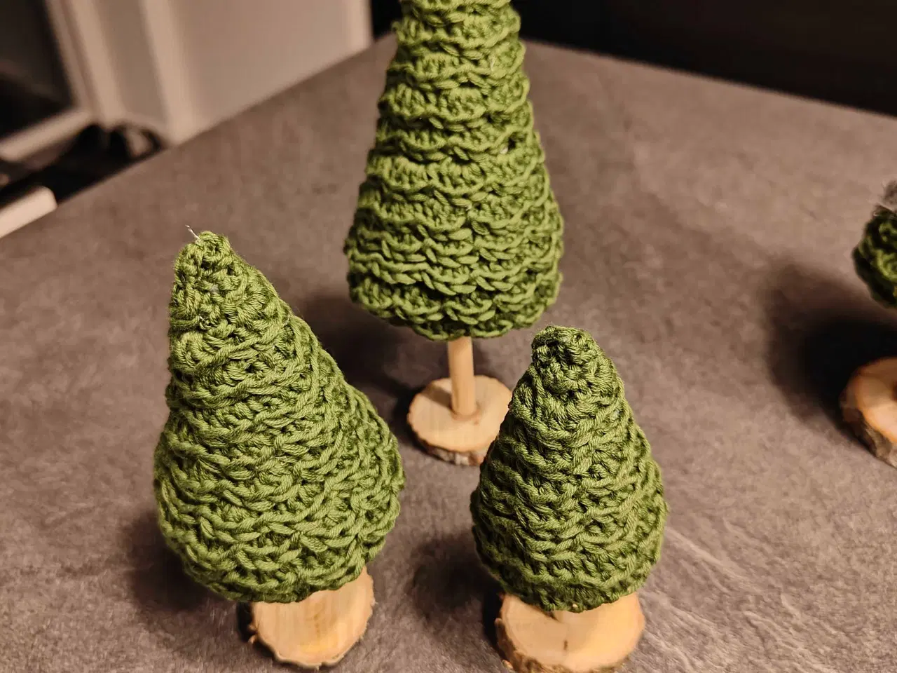 Billede 3 - Hæklede juletræer i forskellig størrelse og farver