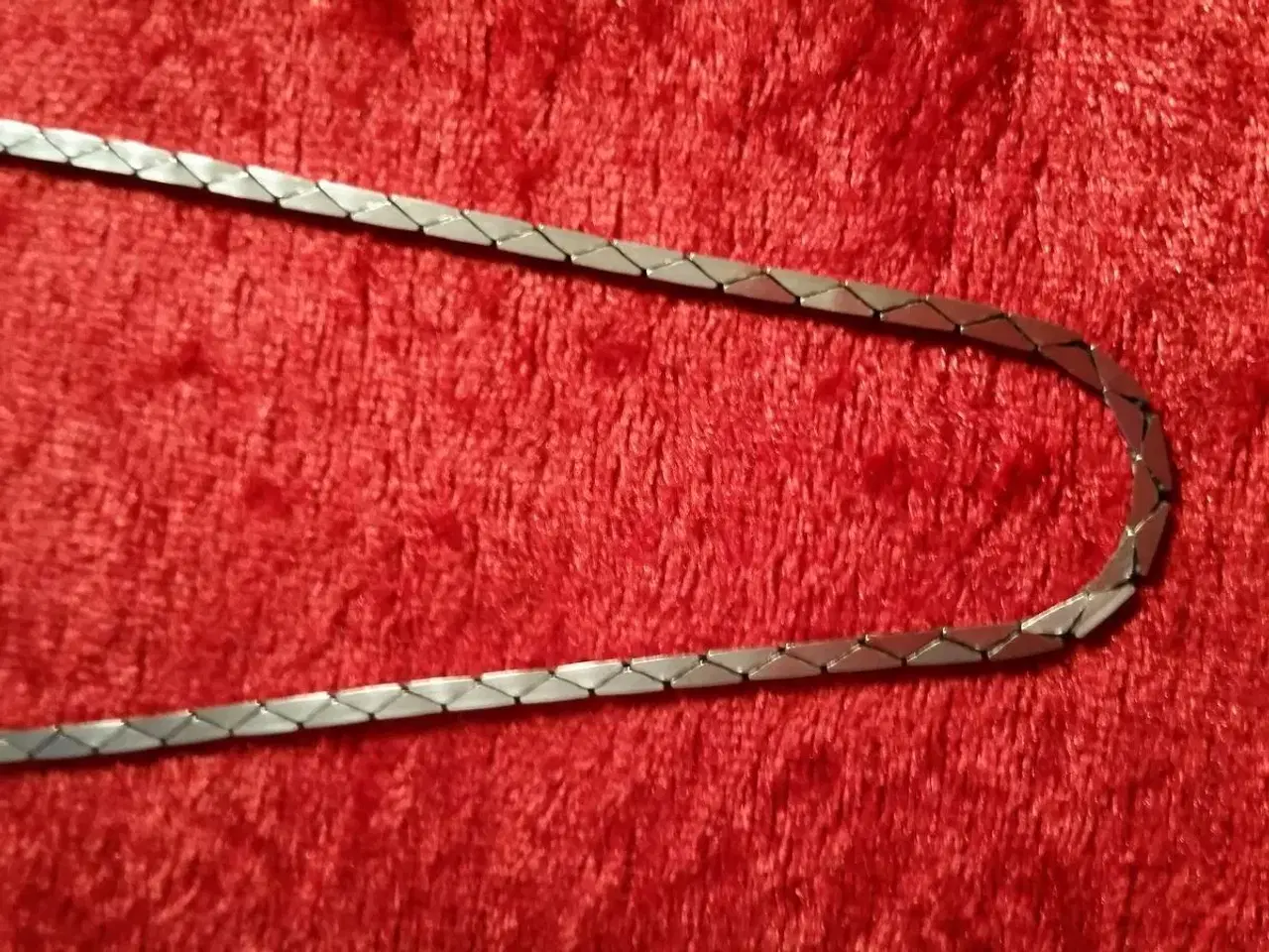 Billede 1 - Flot bred sølvhalskæde