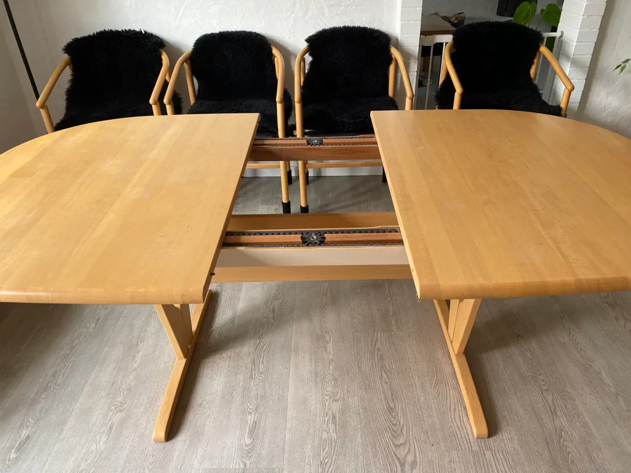 Billede 6 - Spisebord til 2 plader med 8 stole