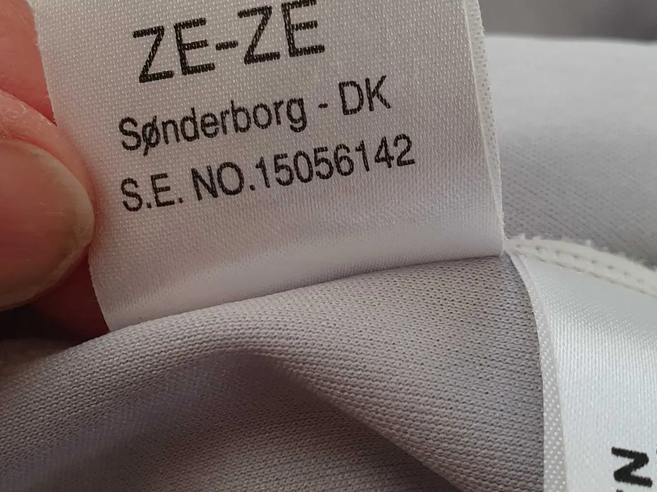 Billede 4 - Lang nederdel  str L