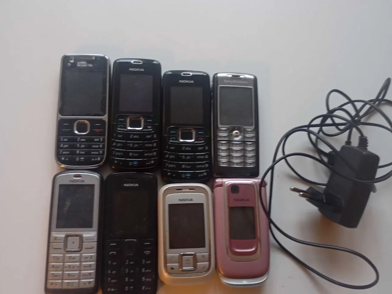 Billede 1 - Samling af ældre mobiltelefon