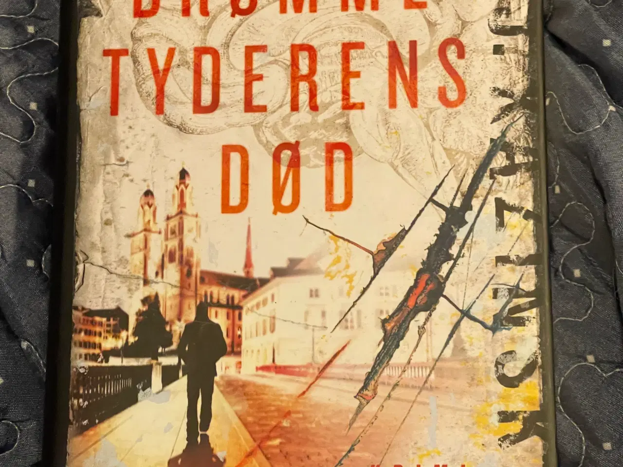 Billede 1 - Drømme tyderens død Af A.J. Kazinski