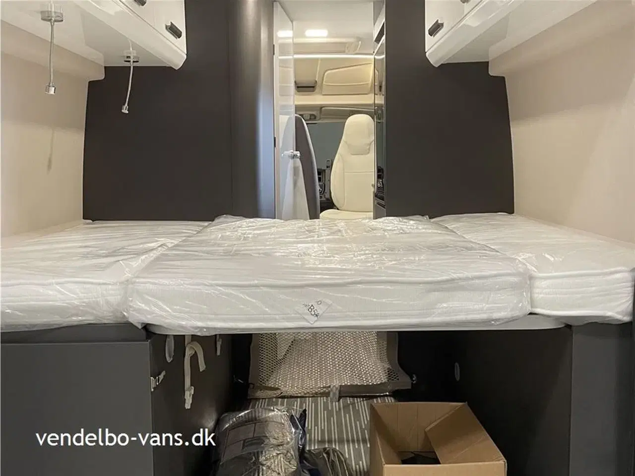 Billede 8 - 2022 - McLouis Menfys Van 03 S-Line   Campervan med dobbeltseng UNDER 6 meter