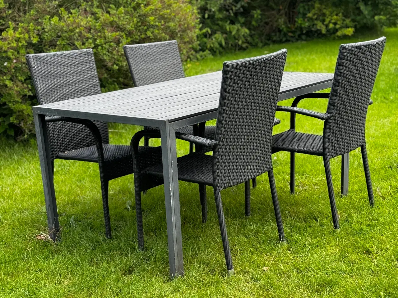 Billede 1 - Havemøbler - havebord og 4 spisestole