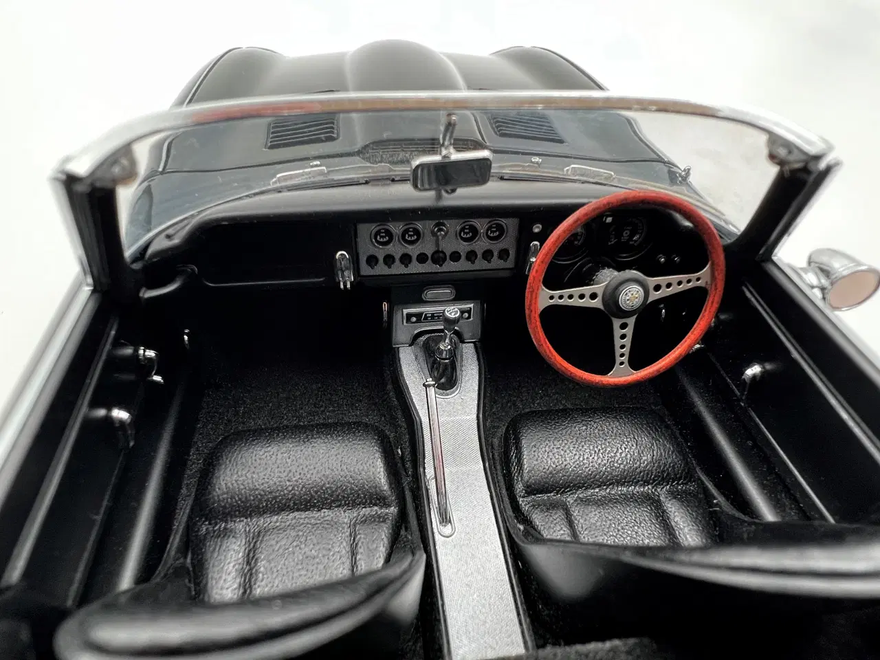 Billede 8 - AUTOart - 1961 Jaguar E-Type Roadster 3,8 - 1:18