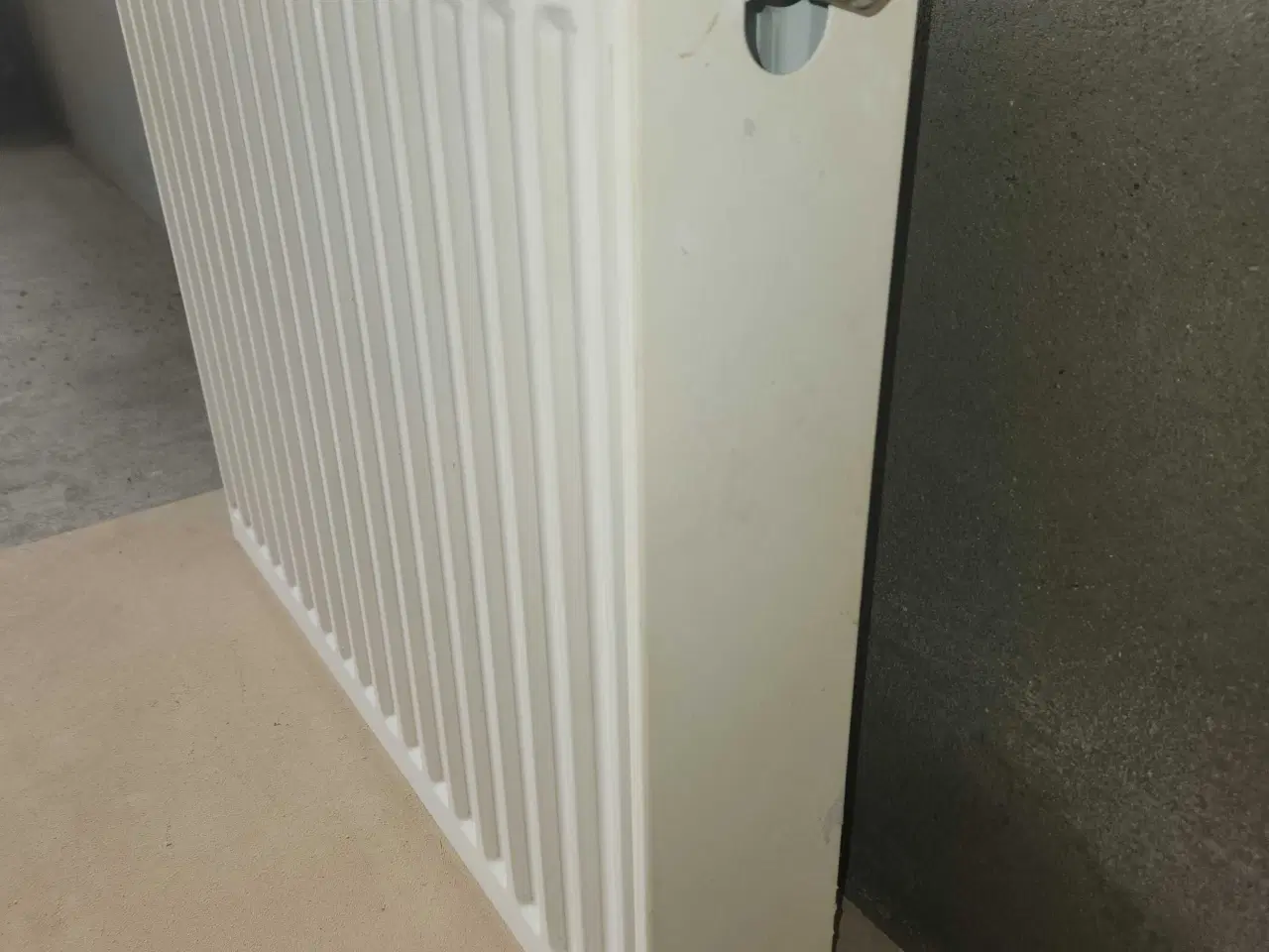 Billede 2 - Brugt fjernvarme radiator 