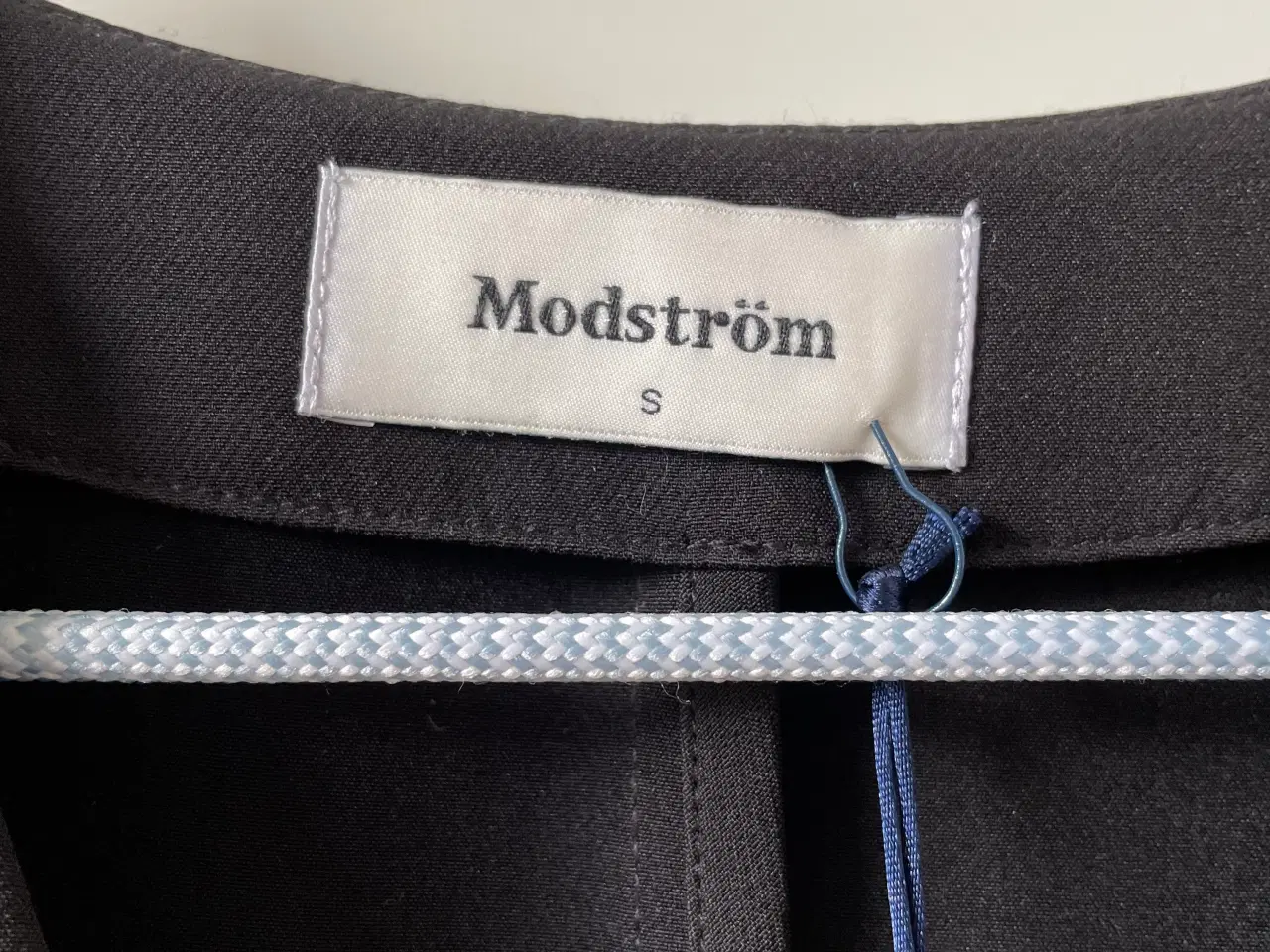Billede 2 - Modström sort bluse