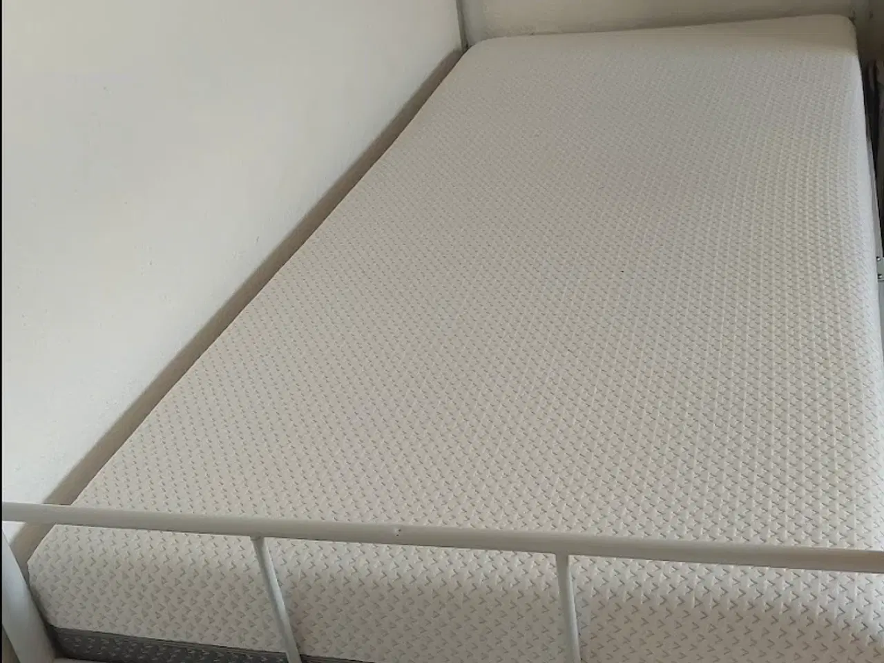 Billede 3 - Metal/stålseng til salg