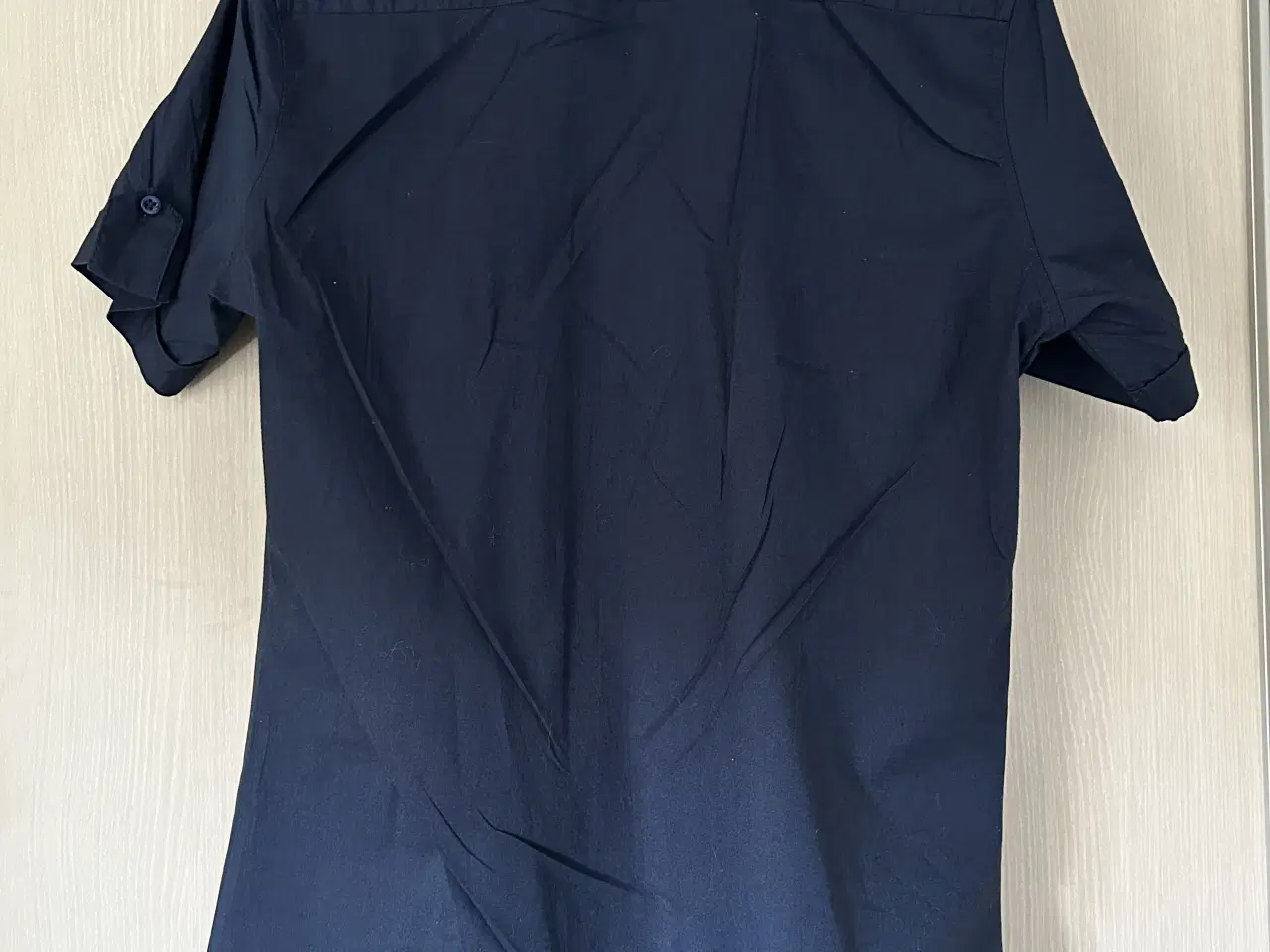 Billede 2 - Marineblå skjorte (S)