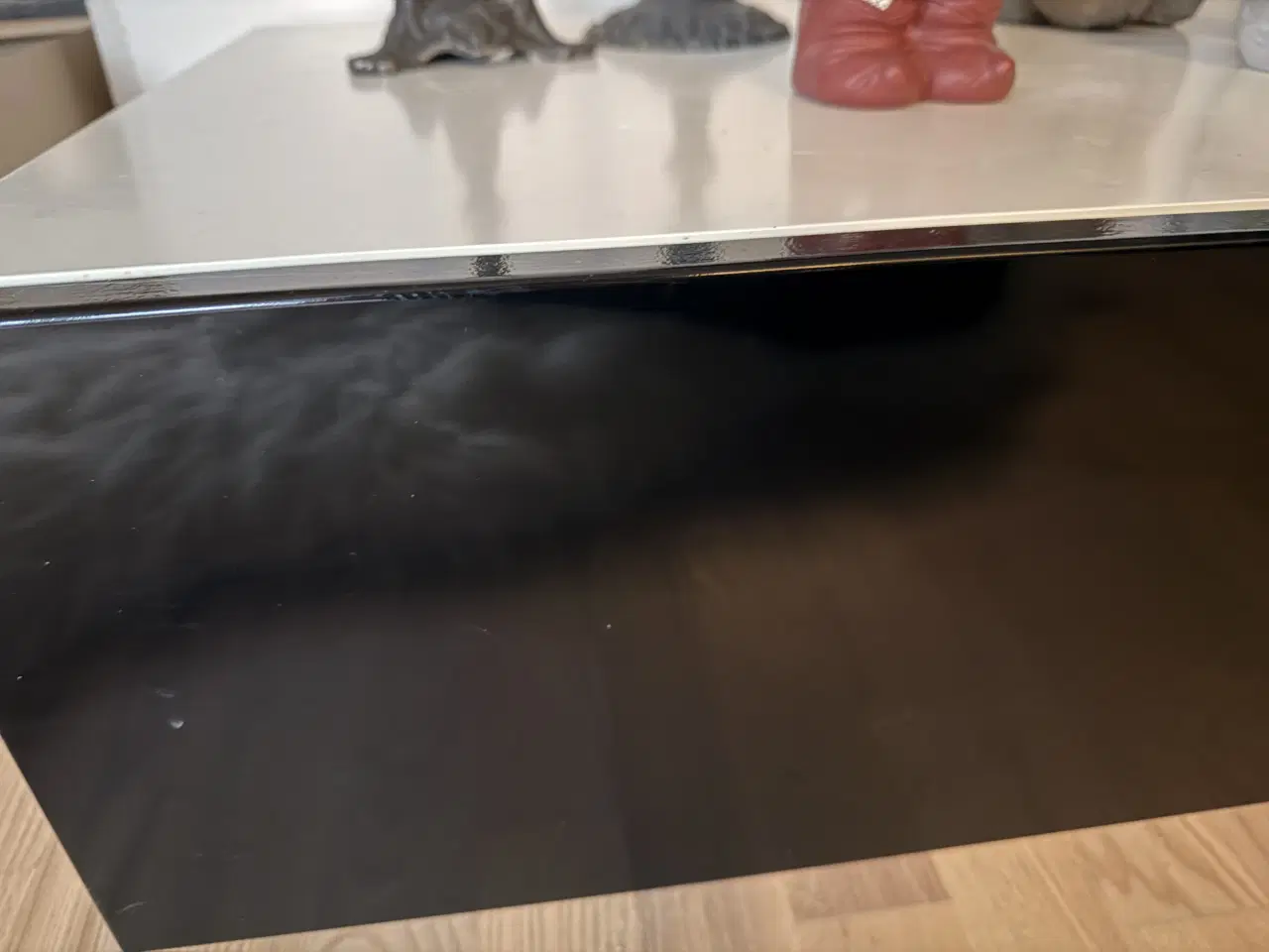 Billede 4 - TV bord, højglans sort/hvid. ILVA