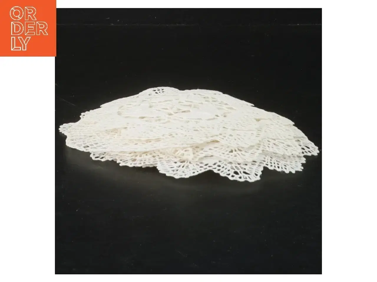 Billede 2 - 12 stk hæklede dækkeservietter (str. 12 stk 14 cm)
