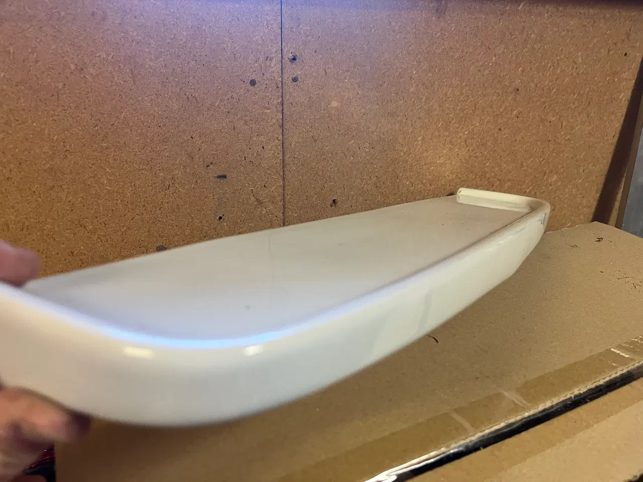 Billede 1 - Hylde i hvid porcelæn til badeværelse eller lign.