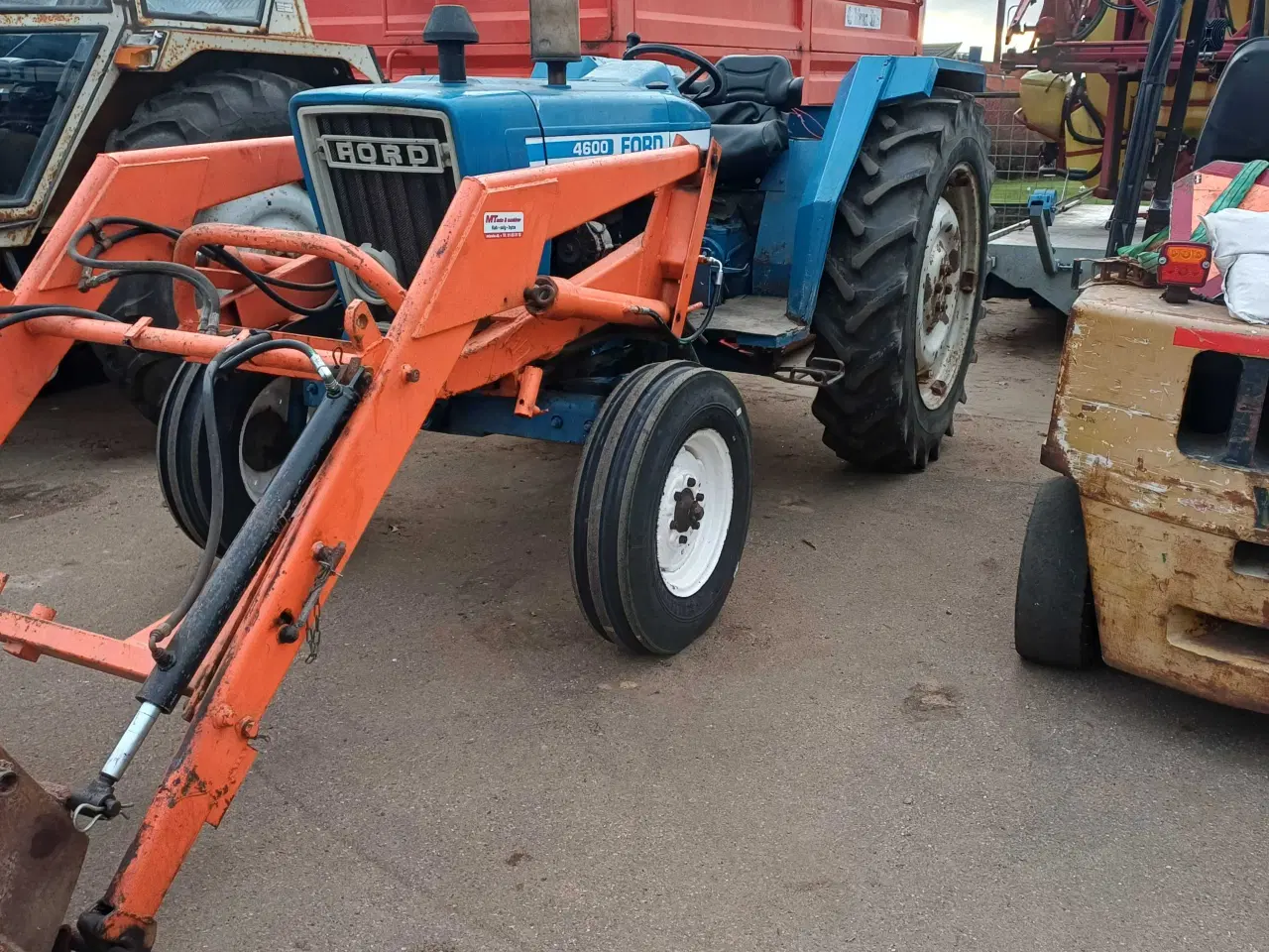 Billede 1 - Traktor med frontlæsser 