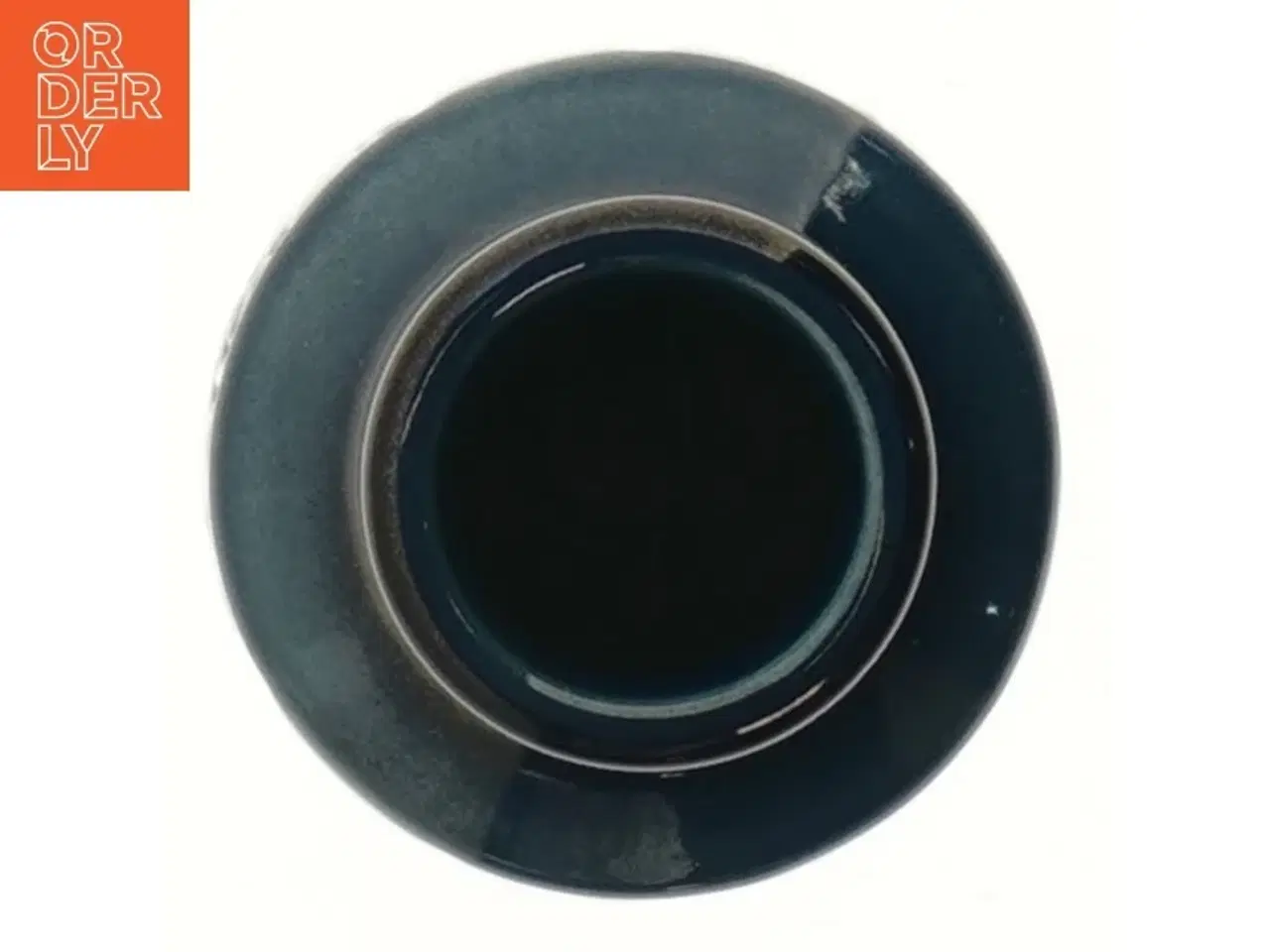 Billede 3 - Blå keramikvase med relief (str. 12x9 cm) fra Michael Andersen keramik