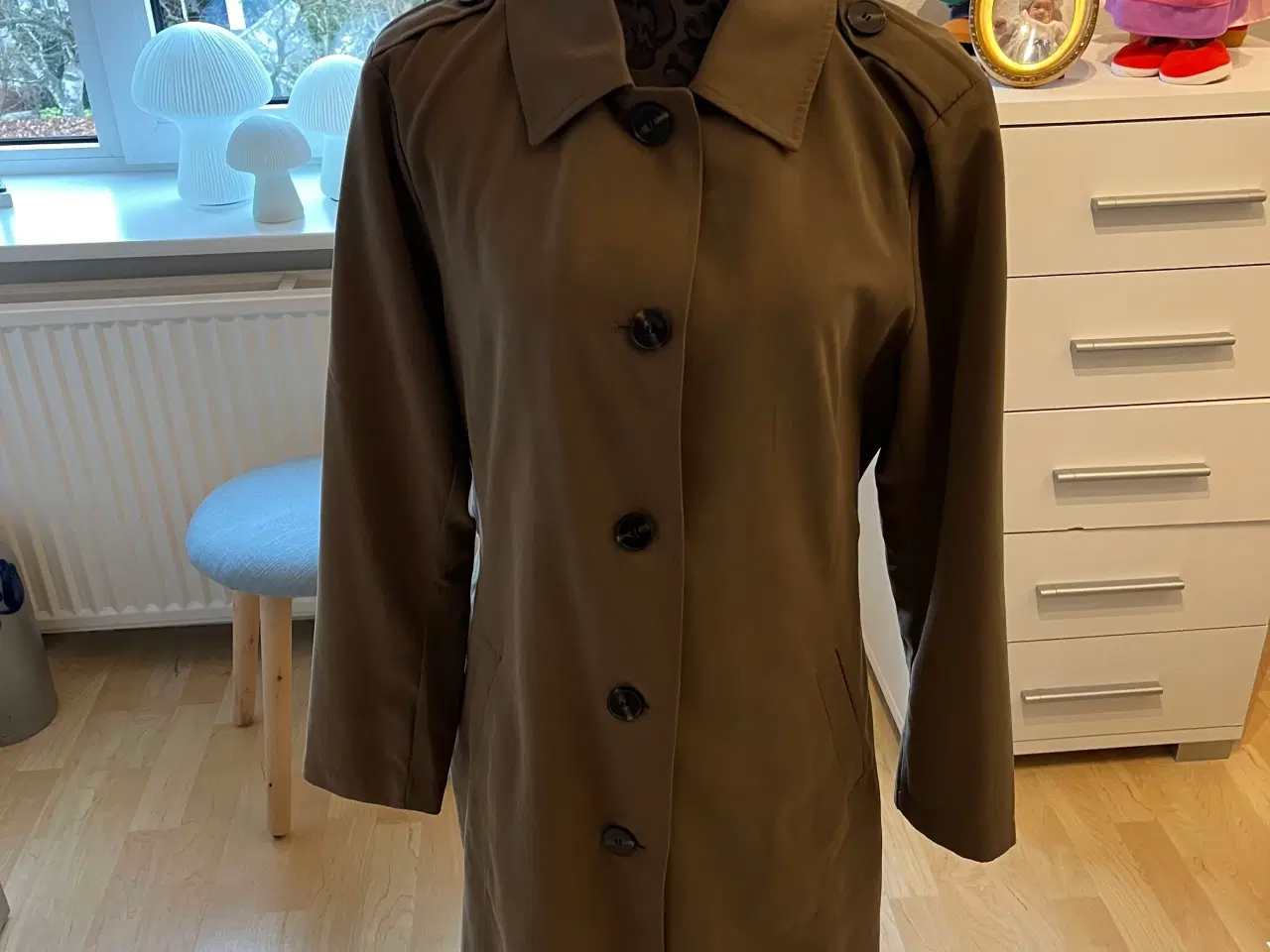 Billede 3 - Fin brun forår/sommer frakke