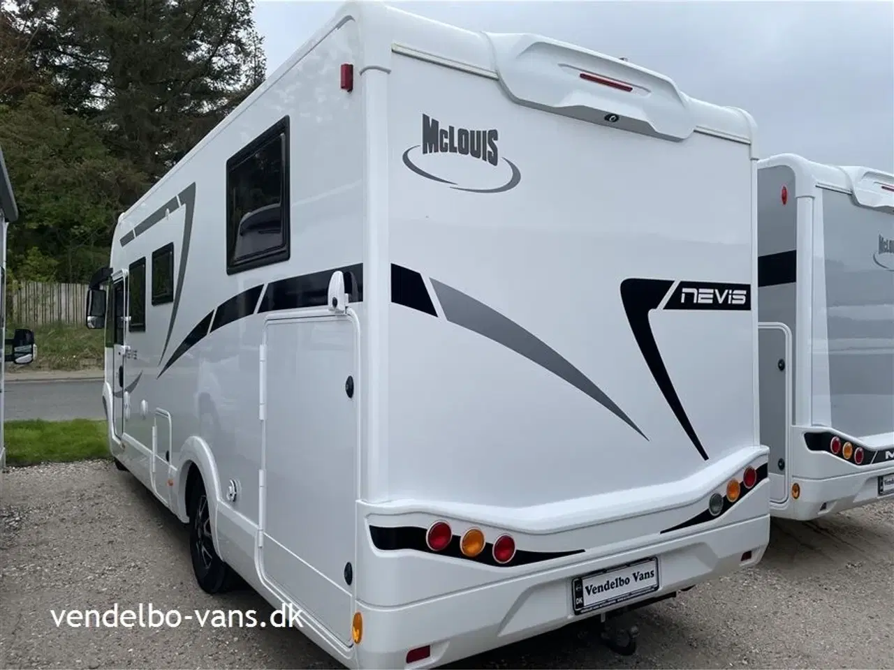 Billede 2 - 2021 - McLouis Nevis 379 G   Bred dobbeltseng over garagen - automatgear