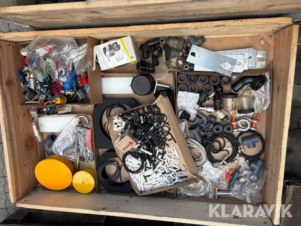 Billede 11 - Reservedele Danfoil Sprøjte 2 paller assorteret reservedele