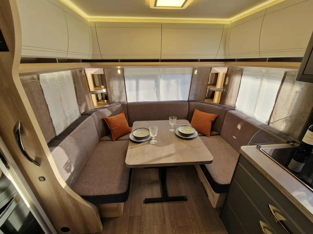 Billede 5 - 2026 - Hobby De Luxe 460 Ufe DK Line