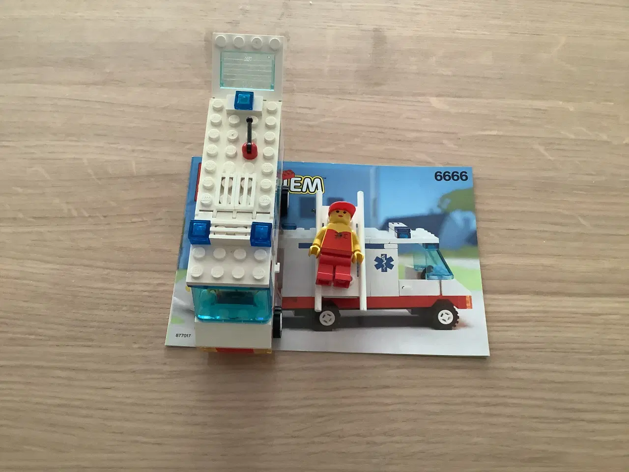 Billede 1 - Lego ambulance