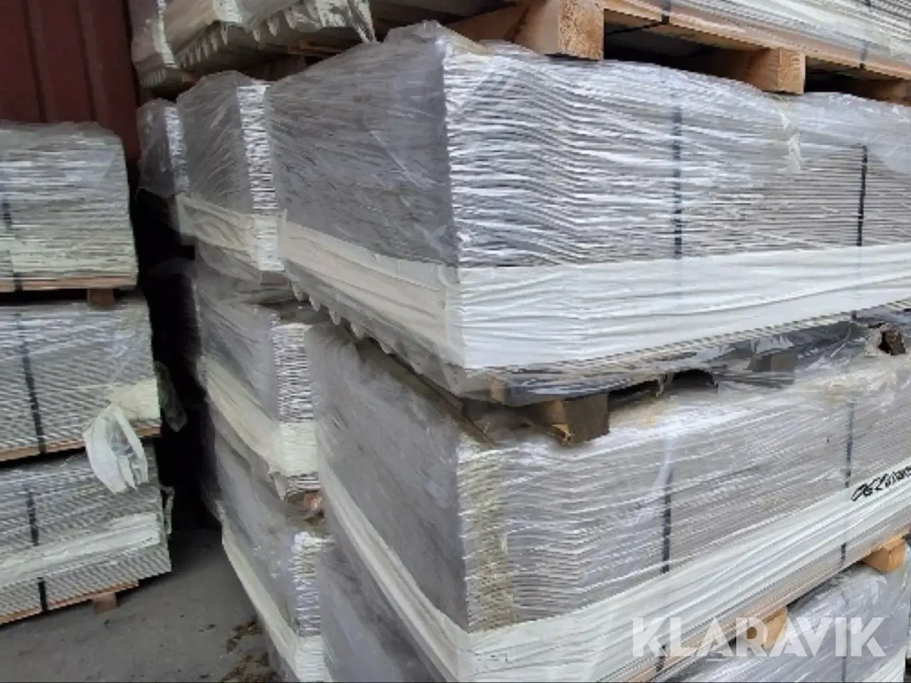 Billede 1 - Eternitplader b6 150 styk hul/hjørne