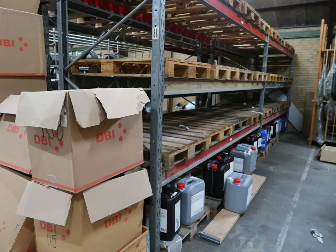 Billede 3 - 2 fag lagerreoler med indhold