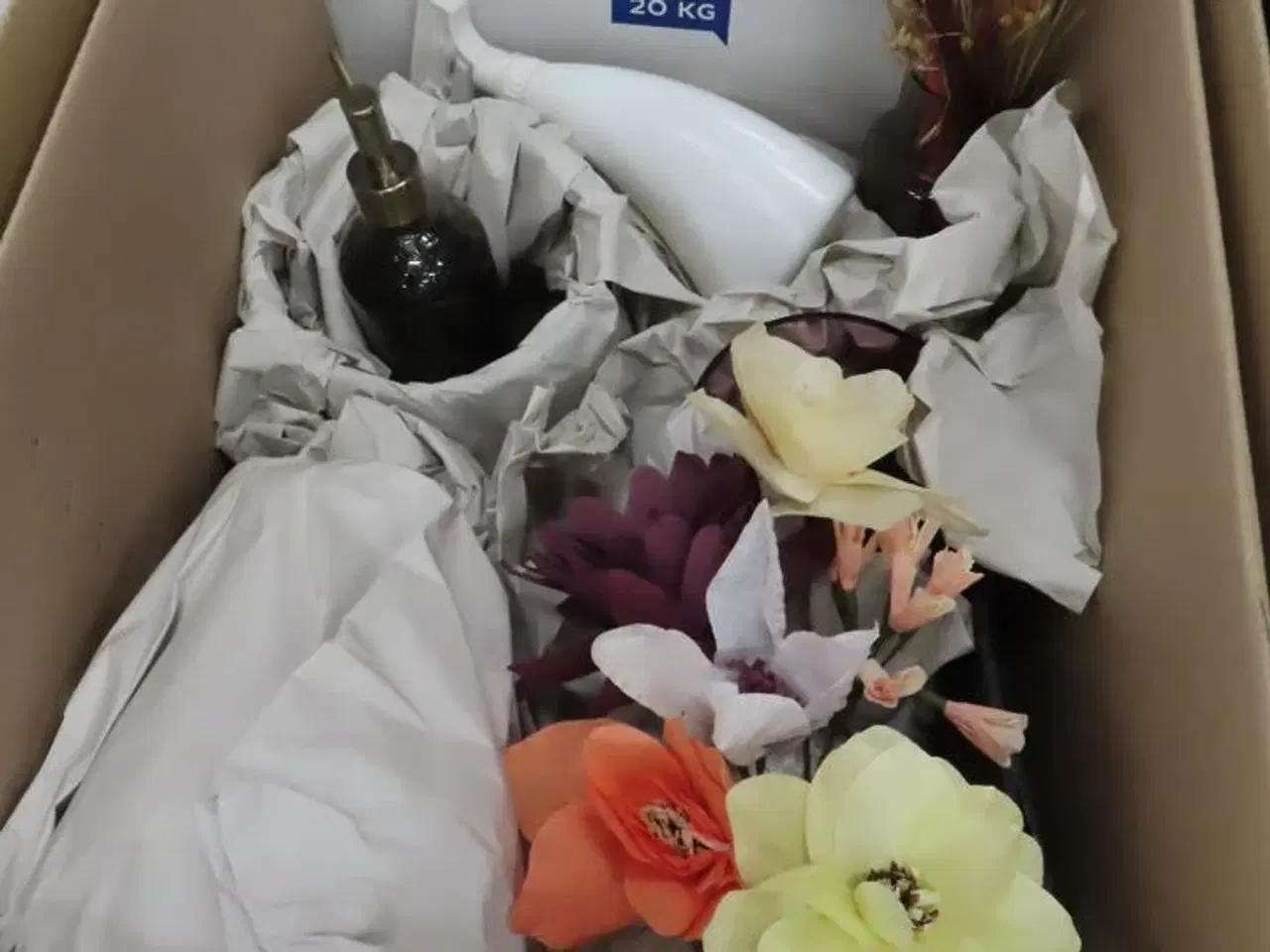 Billede 5 - Indhold af te-køkken samt diverse brugskunst