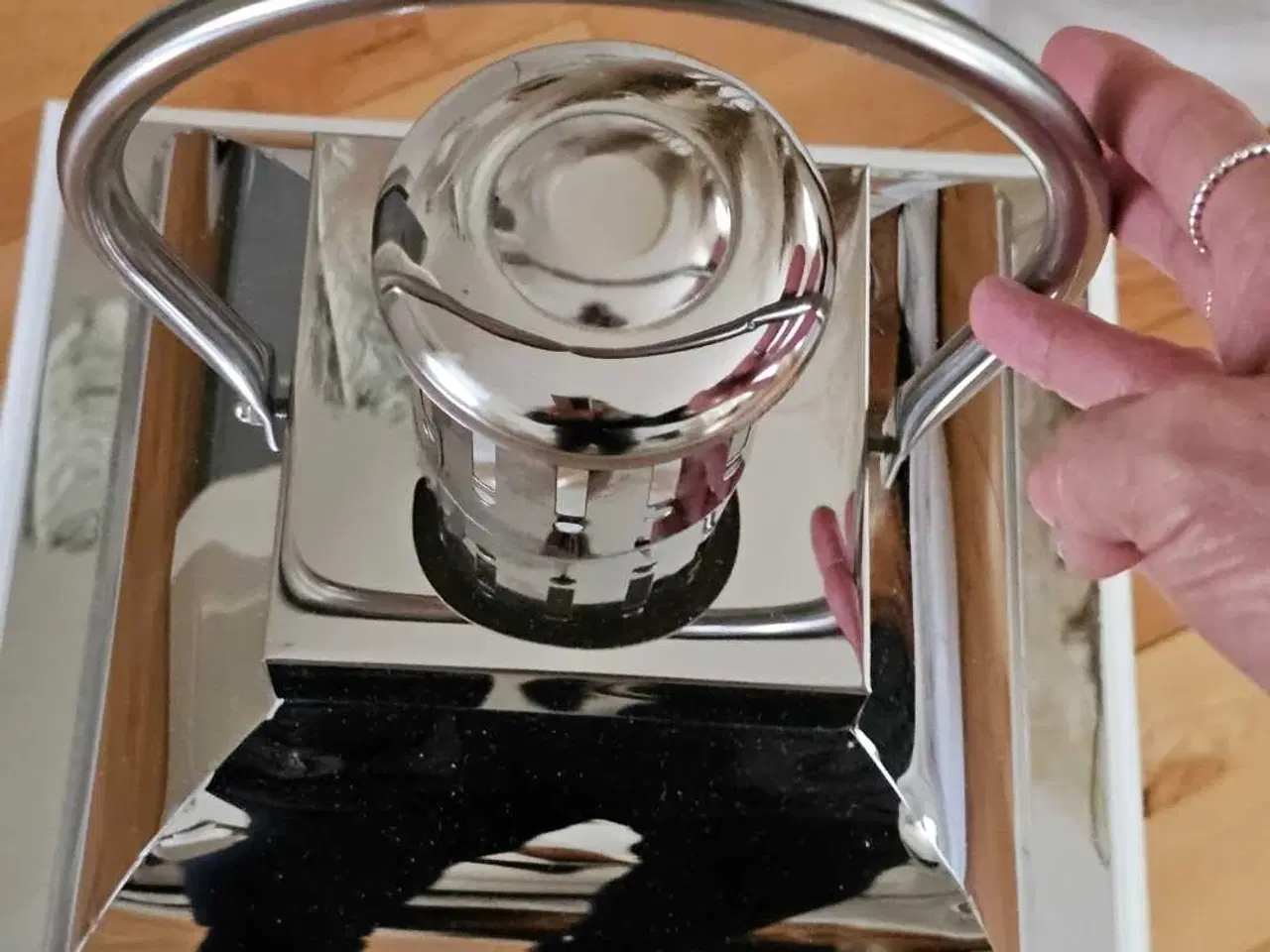 Billede 4 - Lanterne I hvidt træ med små vinduer.