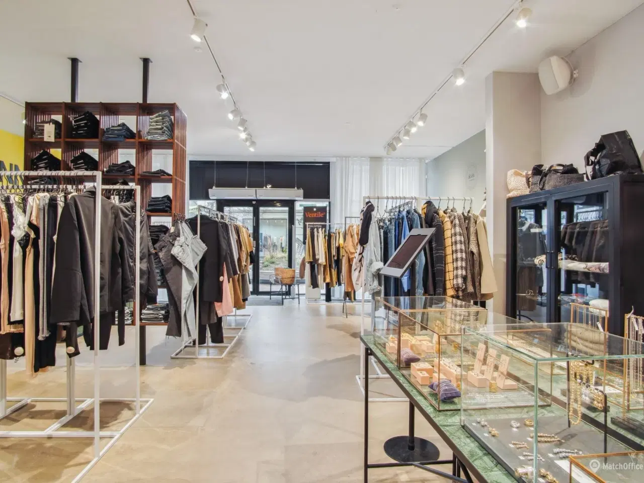 Billede 3 - Attraktivt butikslokale med god placering i gågaden.