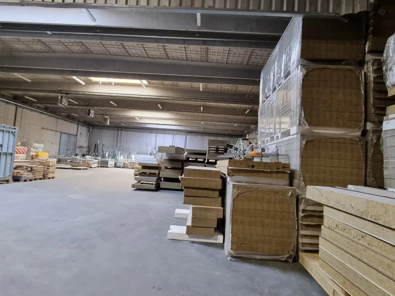 Billede 9 - Højloftet lager med kontor