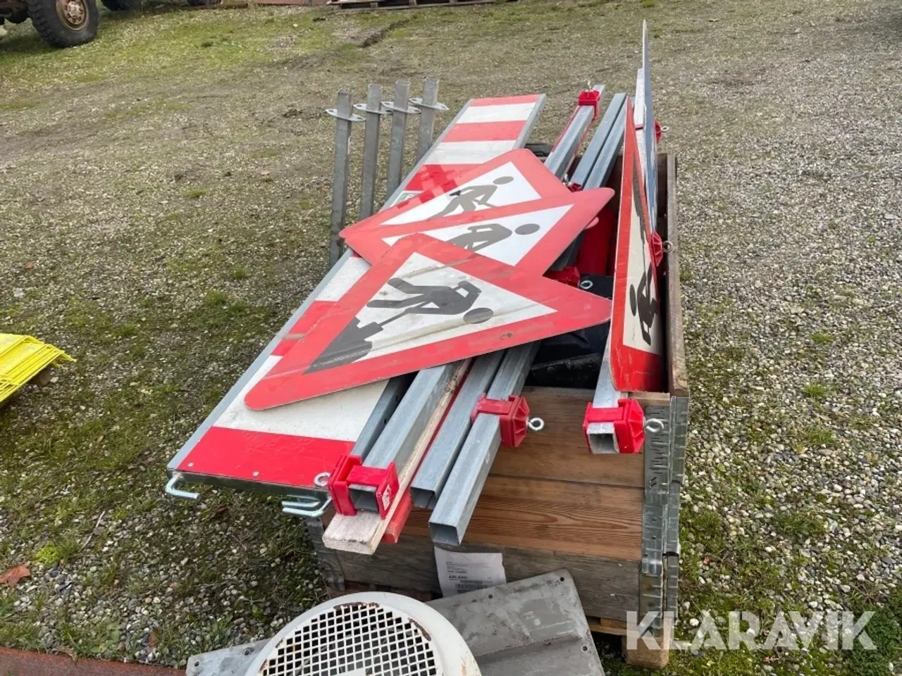 Billede 6 - Diverse afspærringer og skilte