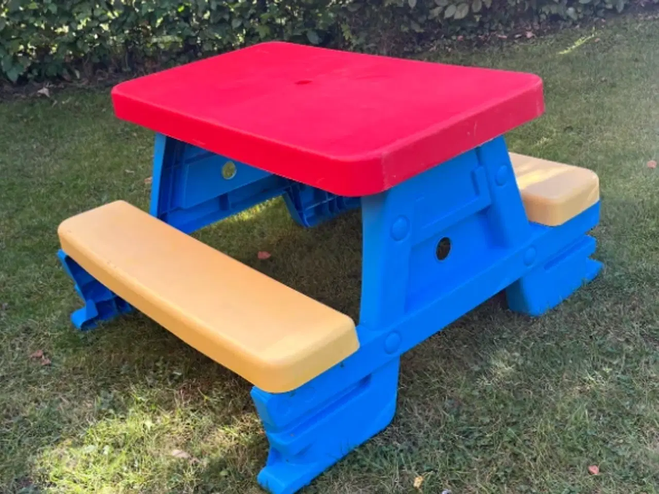 Billede 2 -  Bord og bænke sæt gives væk GRATIS