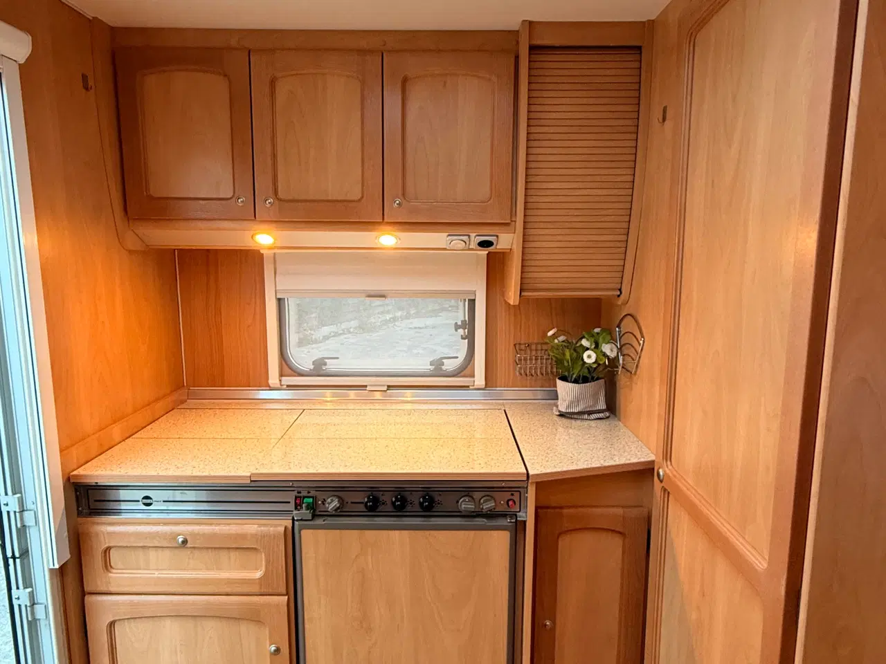 Billede 12 - 2001 Burstner Ventana 400 TS / AirCon/ Fortelt
