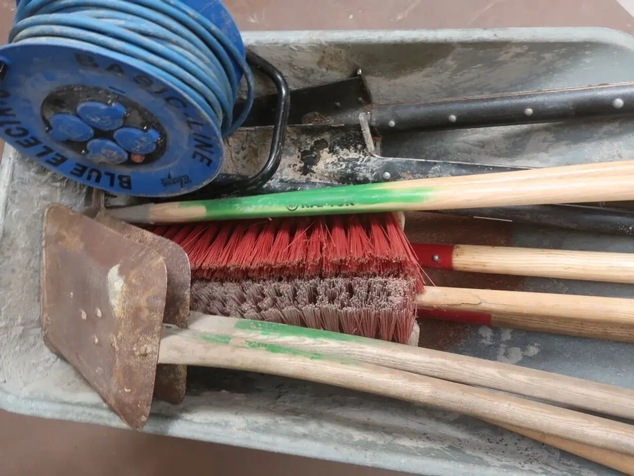 Billede 3 - Trillebør med indhold