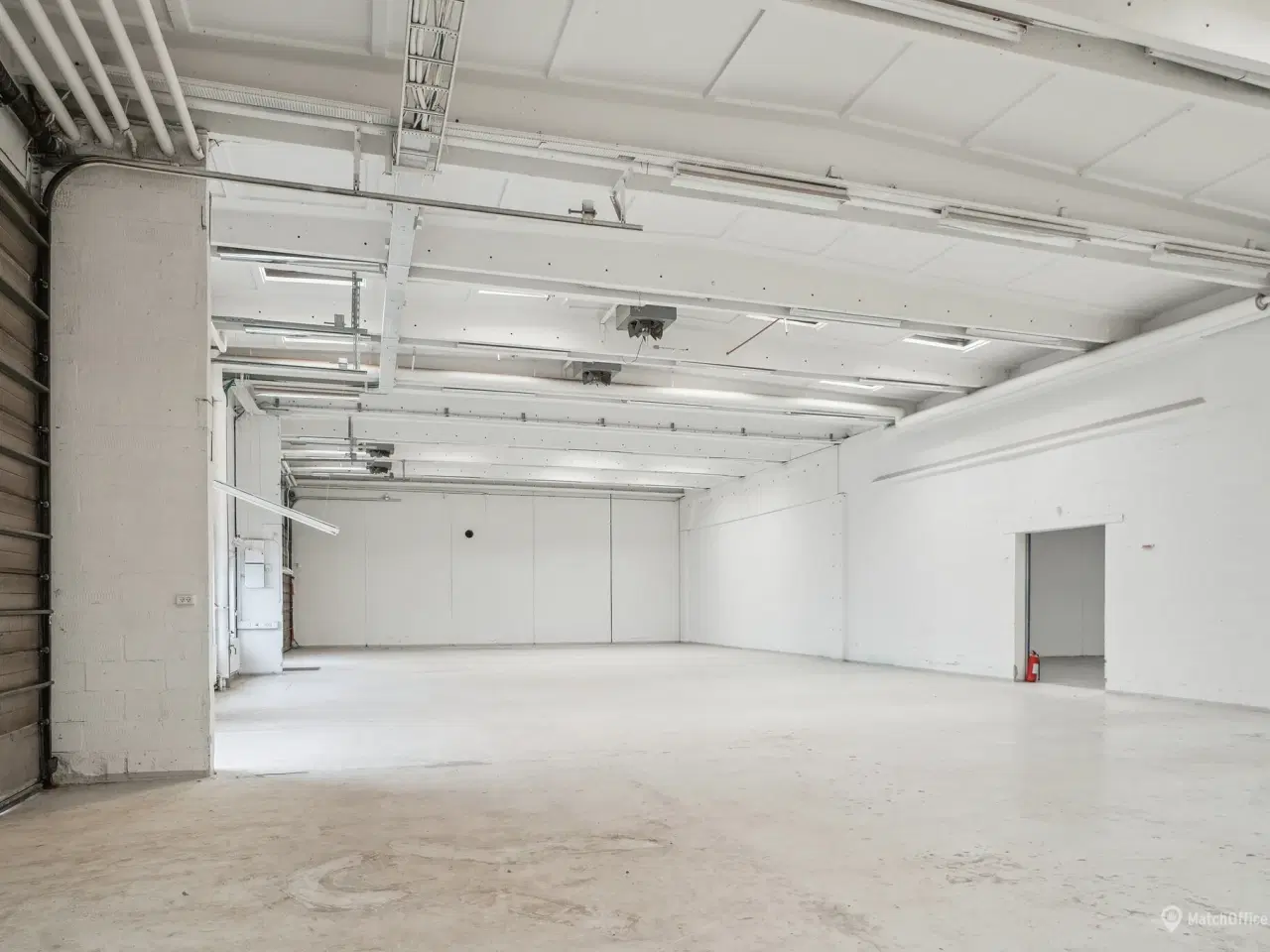 Billede 9 - Lager på 695 m² med høj loftshøjde og to elektriske porte