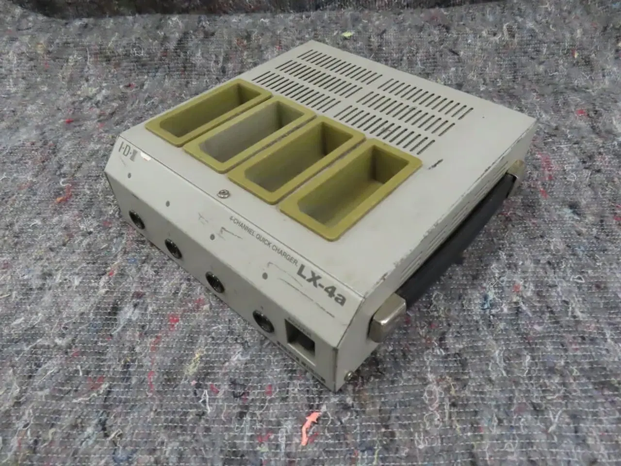 Billede 1 - Oplader til 4 Batterier - I.D.K LX-4a (MOMSFRI)