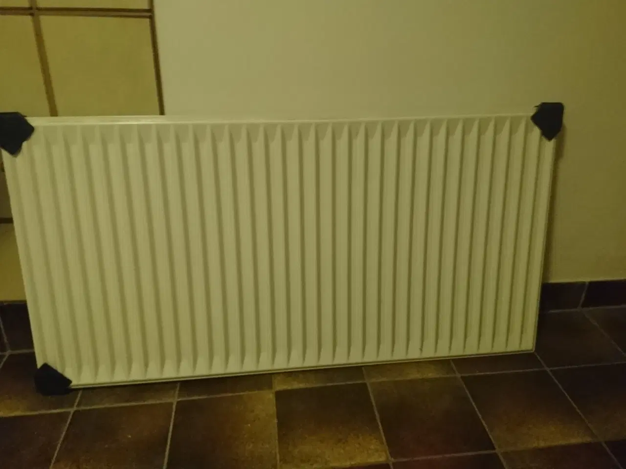 Billede 1 - Rio radiator 1100 X 555 PK 1 med ventil og rør