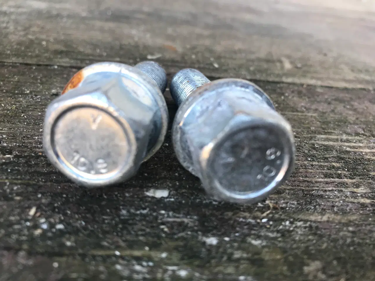 Billede 2 - Gratis 2 Hjulbolte 10.9 til Bil Dæk