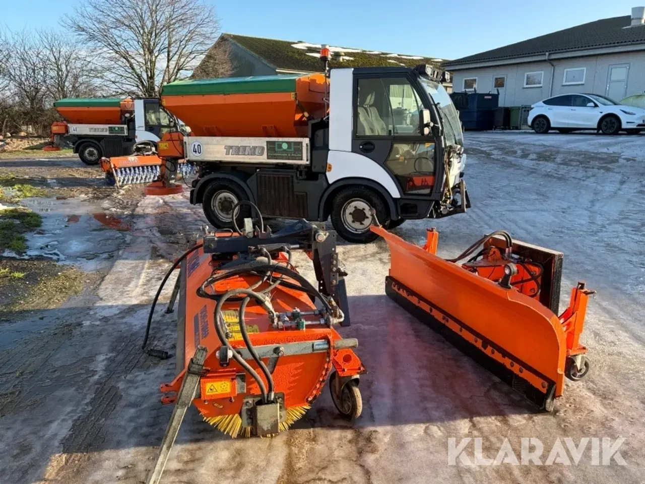 Billede 2 - Redskabsbærer Multicar Tremo Carrier WMU2X5 med sneplov, kost og saltspreder