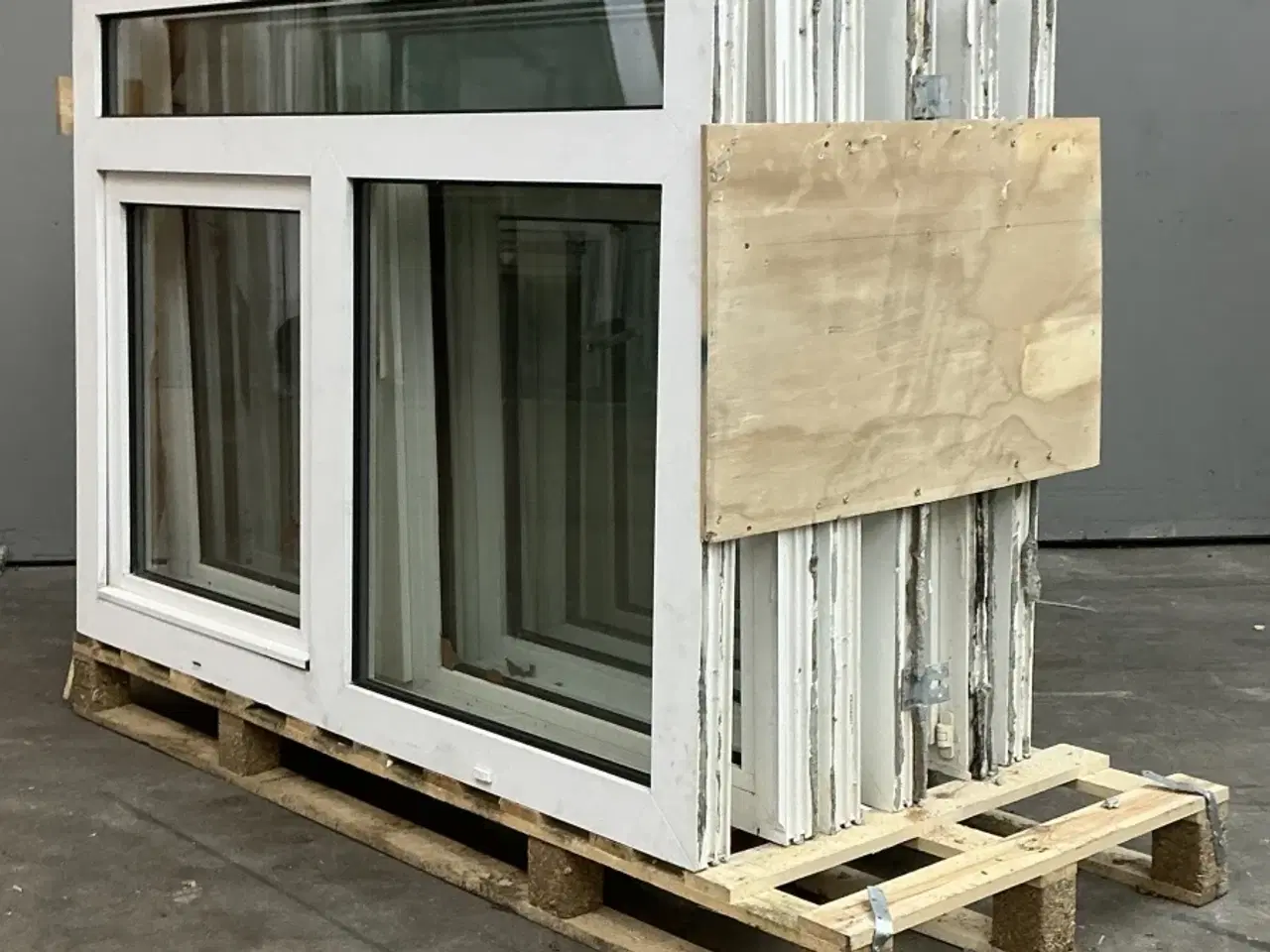 Billede 1 - Vinduer plast 2 fags med dreje kip og fast karm 7 styk