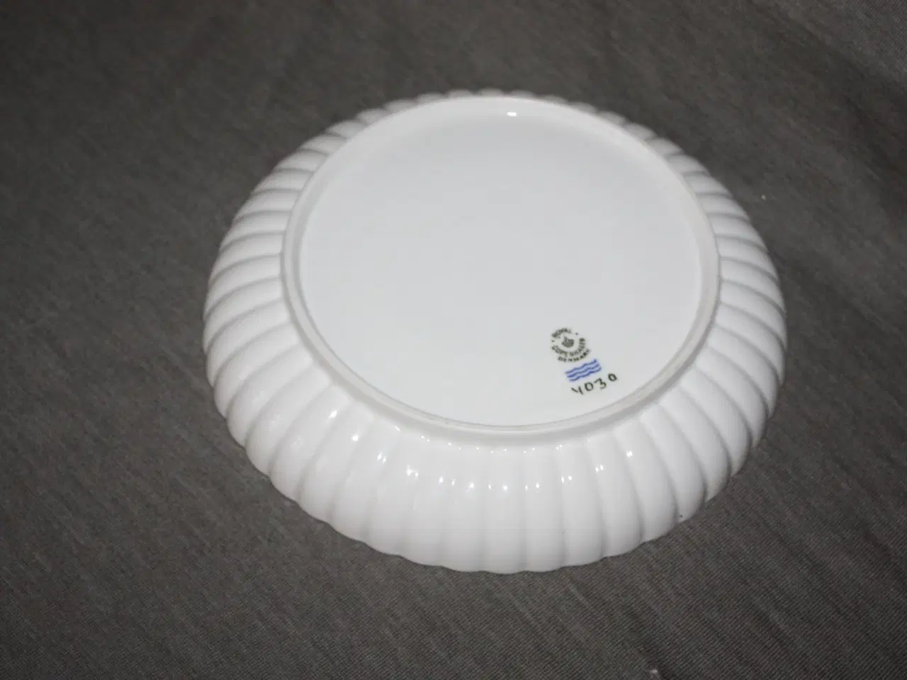 Billede 4 - Royal Copenhagen skål / fad 4030