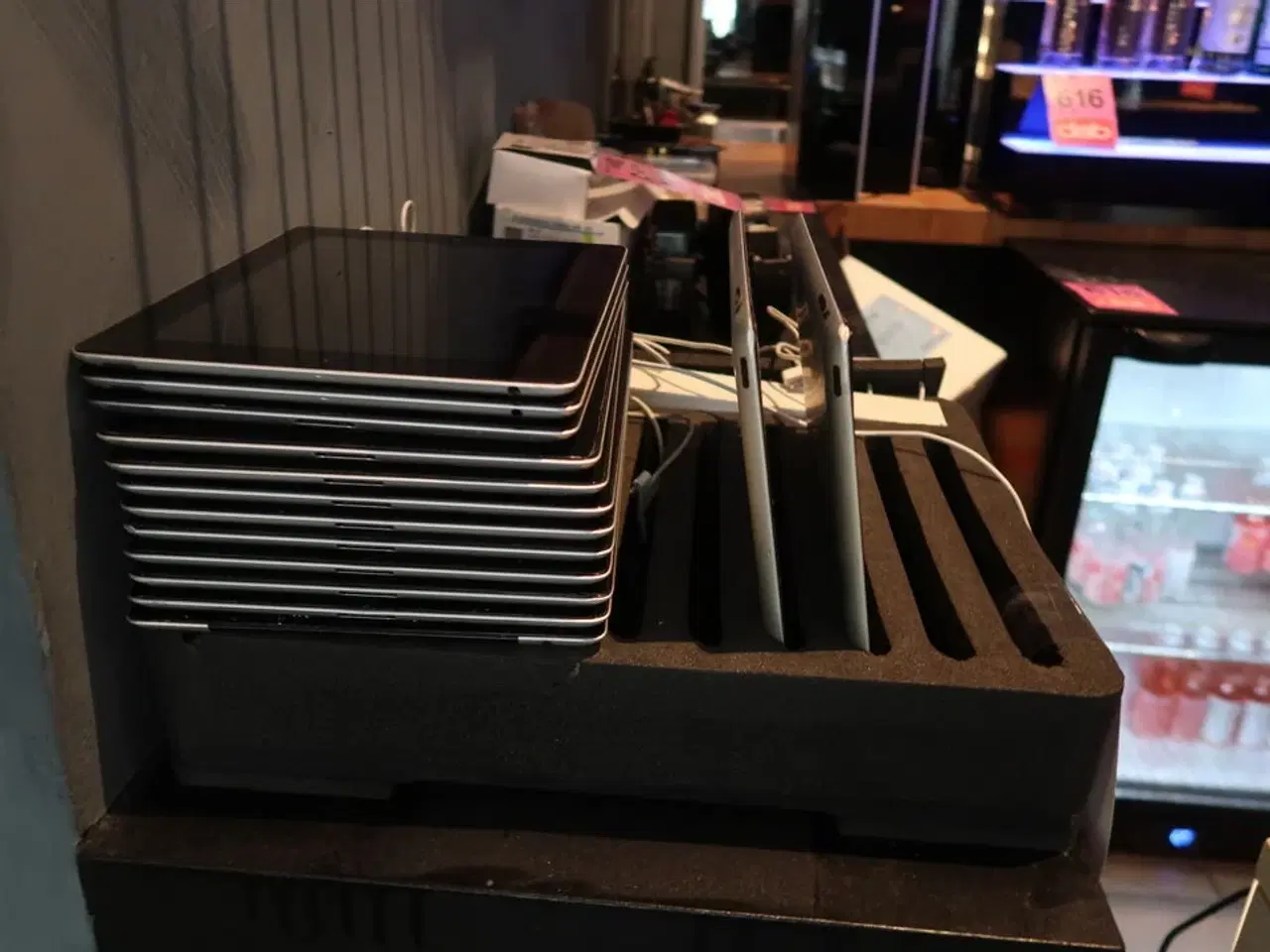 Billede 1 - 14 stk. Apple IPad 2 16 GB - inkl. oplader stand