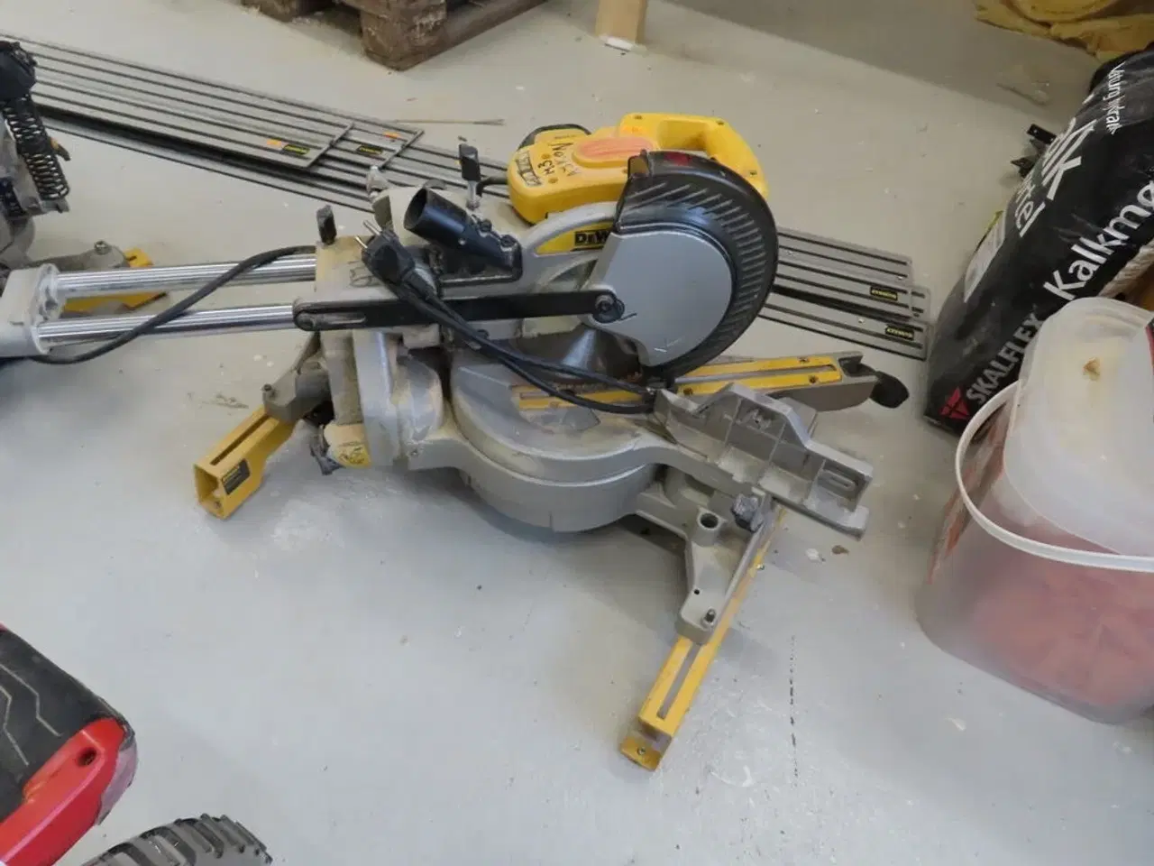 Billede 1 - Kap-/gerringssav, DEWALT DW712N