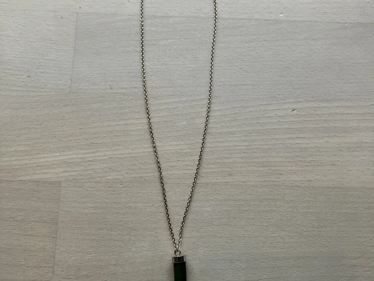 Billede 2 - Sølvklæde med jadevedhæng